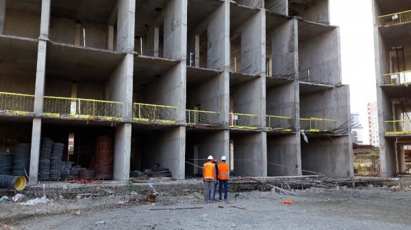 11. kattan düşen işçi ağır yaralandı