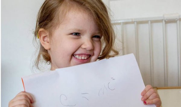 3 yaşındaki Ophelia, Einstein'i geride bıraktı