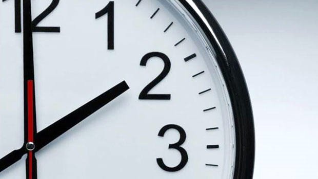 AB Halkının Yüzde 80’i Tek Saatten Yana