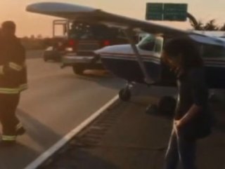 ABD ’de havada arızalanan uçak otoyola iniş yaptı