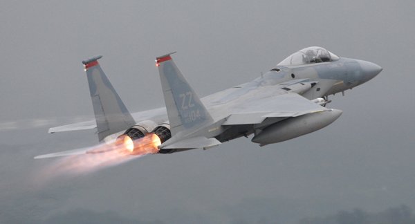 ABD’de uçak çalındı jetler havalandı