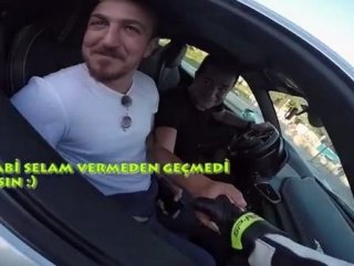 Acun Ilıcalı Ferrari’yle görüntülendi