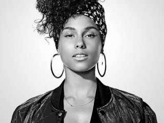 Alicia Keys Halkalı Şeker türküsüyle yüzdü
