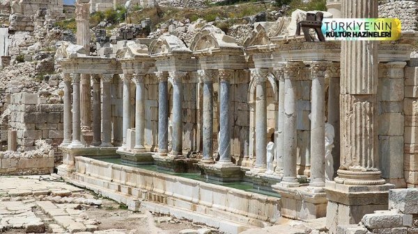 Antoninler Çeşmesi'nden 1800 yıldır aşk akıyor