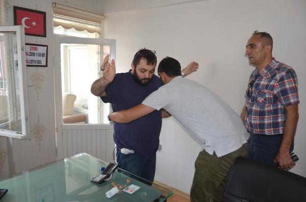 Avcılar'da medyuma operasyon: 3 nezaret