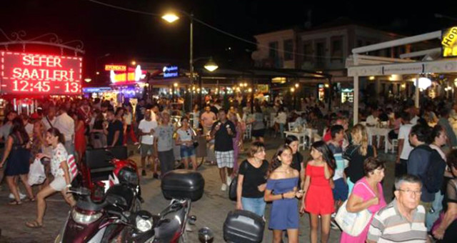 Balıkesir’in Cunda’da Adası’nda Bayram Tatilinde Adım Atacak Yer Kalmadı