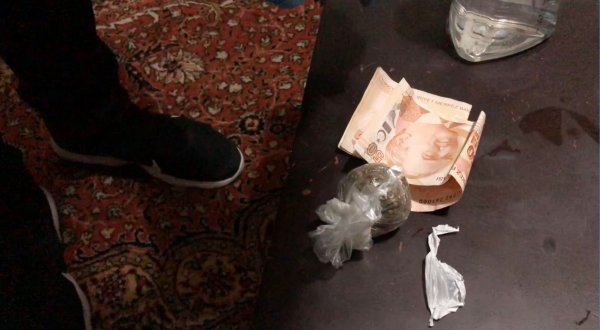 Banyodaki uyuşturucu düzeneği polisleri şaşırttı