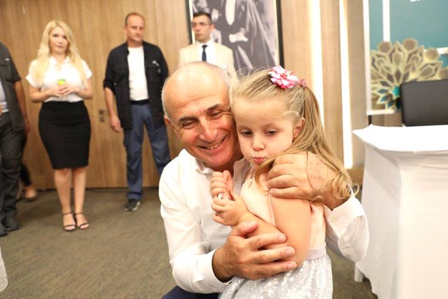 Başkan Akgün, Bu Bayramı da Büyükçekmece Ailesi ile Geçirdi