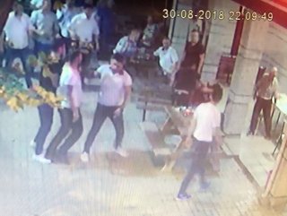 Cami avlusunda bıçaklı kavga: 1 zarar görmüş