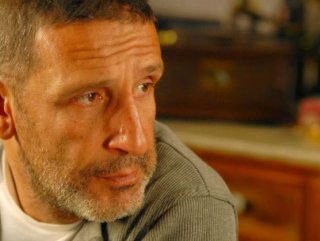 Cem Özer ölen annesinin komşularına küfretti