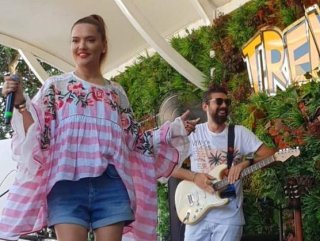 Demet Akalın: Işın atlardan deli para kazanıyor