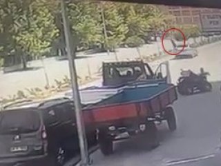 Denizli'de araba çarpan kişi havada taklalar attı