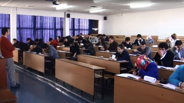 Ders kitapları dijitale döndü, harç parası düştü