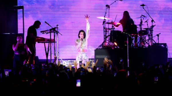 Dua Lipa Antalya'da konser verdi