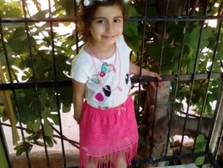 Ekmek almaya dışarı giden minik kız kazada can verdi