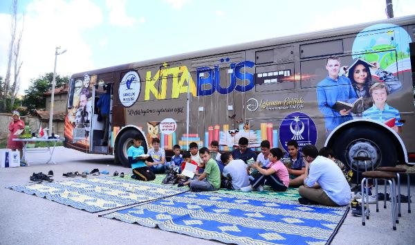 Gasilhane aracını gezici kütüphane yaptılar