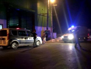 Geri değişim makinesine düşen işçi öldü