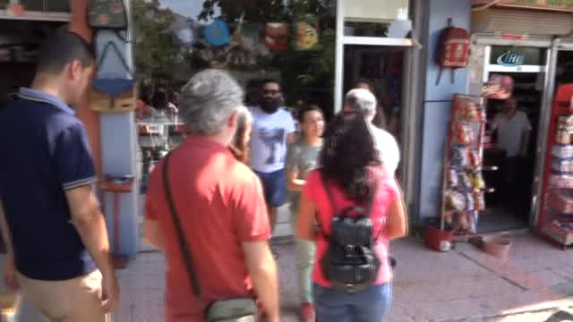 Hdp'li Vekil Güvenlik Güçleriyle Tartıştı, Aracıyla Yolu Kapattı