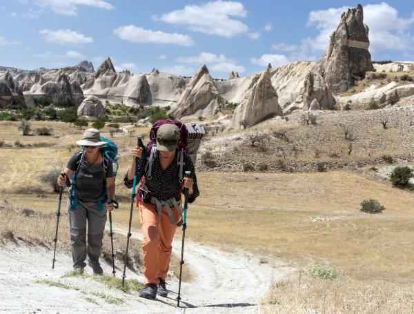 İspanyol bayan ölen eşi için İstanbul'dan Mısır'a yürüyor