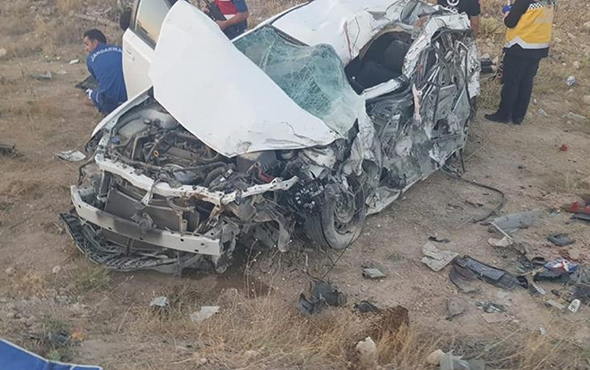 Kamyonla araba çarpıştı: Çok sayıda ölü ve zarar görmüş var!