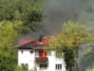 Karabük’te 2 katlı ev yandı