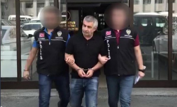 Kırmızı bültenle aranan mafya lideri İstanbul’da yakaland