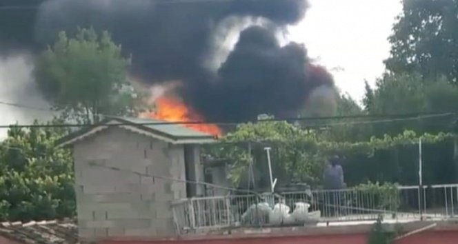 Mangal ateşi 4 evi yaktı