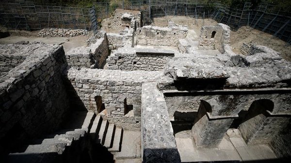 Noel Baba'nın rezidansı seraların aşağıda