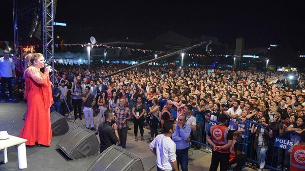 Sanatçılar Neşet Ertaş’ın sevilen şarkılarını seslendirdi