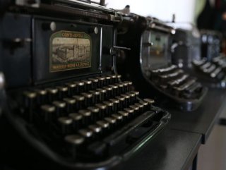 Siber hücum nedeniyle daktiloya döndüler