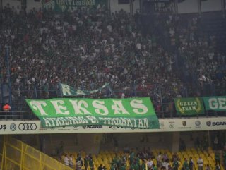 Taraftarı darp eden polis görevden uzaklaştırıldı