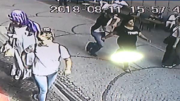 Tartıştığı sevgilisini cadde ortasında bıçakladı