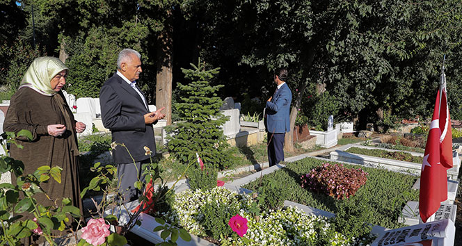 TBMM Başkanı Yıldırım, aile kabristanını ziyaret etti