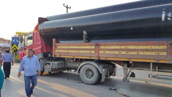 Tır sürücüsü merdivenle kurtarıldı