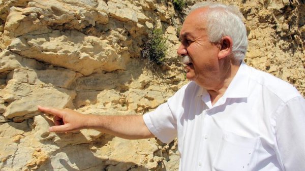 Tüm mezunlar kayalara adını yazıyor