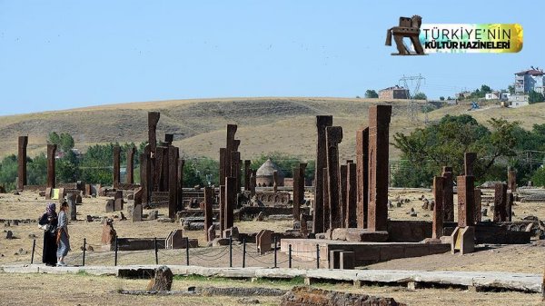 Türk İslam mezarlığı ziyaretçi akınına uğruyor