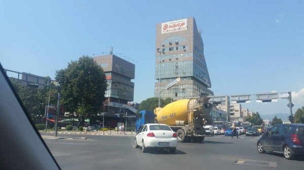 Üsküp ’te o tabela indirildi