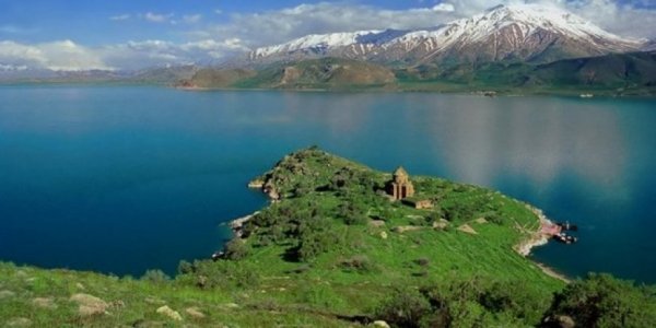 Van Gölü ’nde su seviyesi 2 metre yükseldi