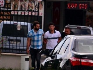 Vatandaşlara cinsel organını gösteren kargocu tutuklandı