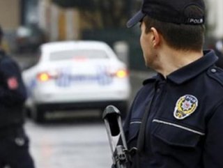 Yaşlı dede düğünde alev edince kendini ve torununu vurdu