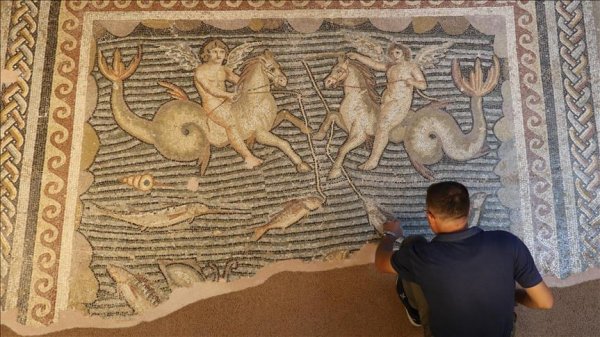 Yüzlerce yıllık mozaikler yüzyıllık fabrikada