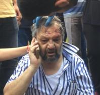 Ücretsiz seyahat kartı tanınmayan yaşlı adamı darbettiler