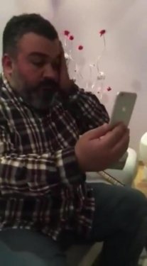 FETÖ firarisi türkücünün Gülen’e şarkı söylediği anlar