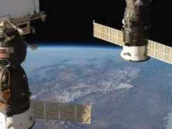 Uzay istasyonundaki deliği astronot parmağıyla kapattı