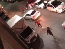 Bahçelievler'de kadın ve erkeklerin sopalı kavgası