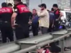 E-5 otoyolunda motorize polis ekipleri kaza yaptı