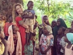 Gamze Özçelik, Afrikalı çocuklar için evini sattı