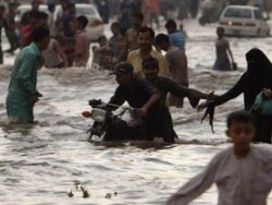 Muson yağmurlarından 78 bin kişiyi etkiledi