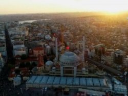 Sivas Kongresi için Taksim'de merasim düzenlendi