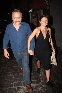 Iftihar Ünlü ile Hazar Ergüçlü el ele